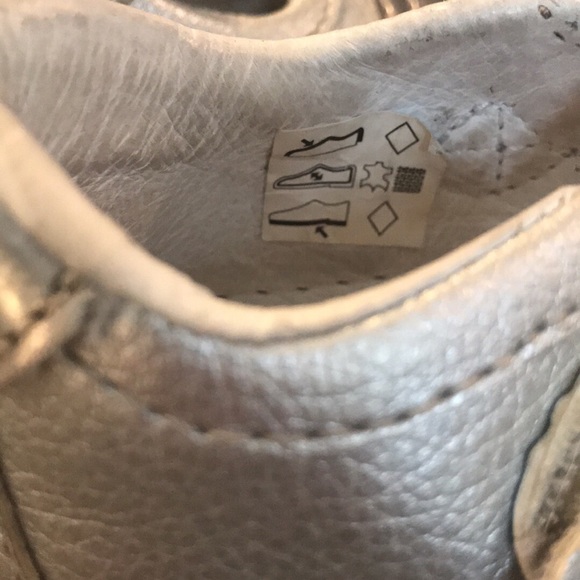 SOLD Toddler Girl Stride Rite Silver Shoes 5.5M - Picture 4 of 6